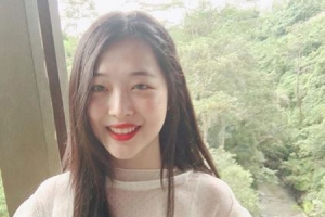 ‘과즙미 팡팡’ 설리, 빛나는 여신 미모