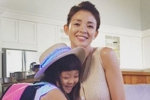 추사랑, 훌쩍 큰 모습 포착 ‘엄마 껌딱지’