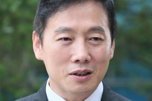 ‘정봉주 성추행’ 주장 여성 “날짜 착각”…“새벽에 ‘와줄 수 있냐’ 문자 받아”