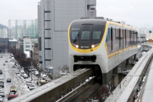 [포토] ‘아찔한 정차’ 공중에서 발 묶인 대구도시철도 3호선