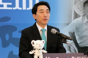 ‘불륜설’ 박수현 전 부인 측 “여자 문제로 이혼”(종합)