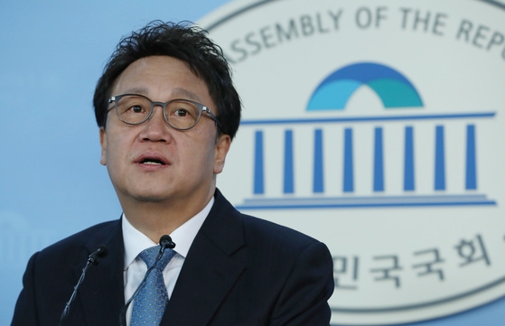 ‘미투’ 폭로에 의원직 사퇴한 민병두 의원. 뉴스1 제공
