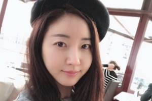 “파리지엔느” 김사랑, 에펠탑 앞 눈부신 민낯