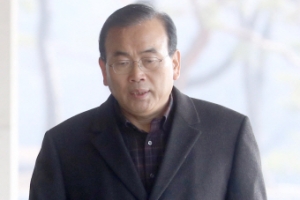 [서울포토] 검찰 출석하는 박영준 전 차관