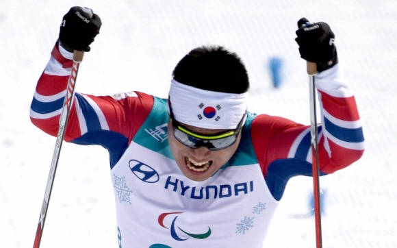 11일 강원도 평창 바이애슬론센터에서 열린 2018평창패럴림픽 크로스컨트리 남자 15km 좌식경기에서 한국의 신의현이 역주하고 있다.  박윤슬 기자 seul@seoul.co.kr