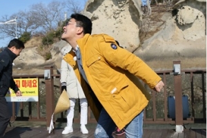‘1박 2일’ 김준호-차태현-윤동구, 갓과 함께 공중부양 포착