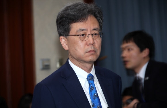 대외경제장관회의 참석하는 김현종 본부장