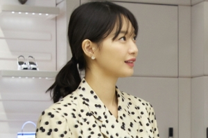 신민아, 봄 몰고 오는 미모 “독보적인 러블리 아우라”