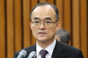 문무일 “공수처 위헌 소지 있다”