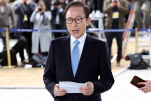 [서울포토] 포토라인에 선 이명박 전 대통령