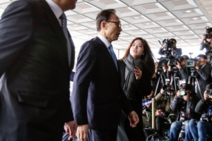 [서울포토] 이명박 전 대통령을 향한 카메라