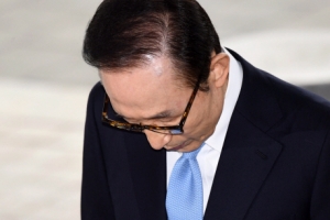 ‘검찰 소환’ 이명박 점심은 설렁탕…“다스 내 것 아니다” 부인