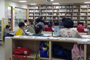 [배움이 즐거운 우리동네] 오후 8시까지 불 켜지는 작은도서관