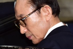 ‘철벽’ MB가 마지못해 인정한 2가지 혐의는?