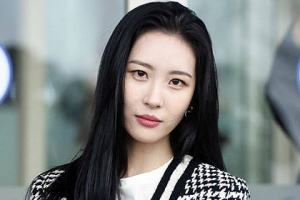 [포토] ‘몽환적 눈빛’ 선미, 공항 시선 강탈