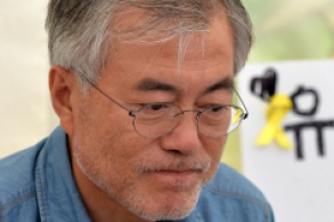 “문재인이 내 책을 읽다니 영광”…미국 노작가 페이스북 화제
