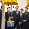 [서울포토] 문 대통령, 자동화 컨테이너터미널 모형 관람