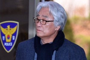 “이윤택에게 당한 피해자들, 협박·회유 시달려”