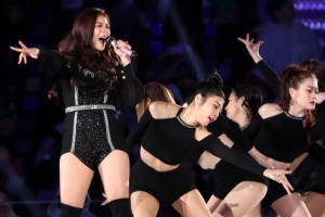 [포토] 평창패럴림픽 폐막식을 빛낸 에일리의 멋진 퍼포먼스
