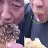 꿀벌 가득한 벌집 먹다가 봉변당한 中 남성