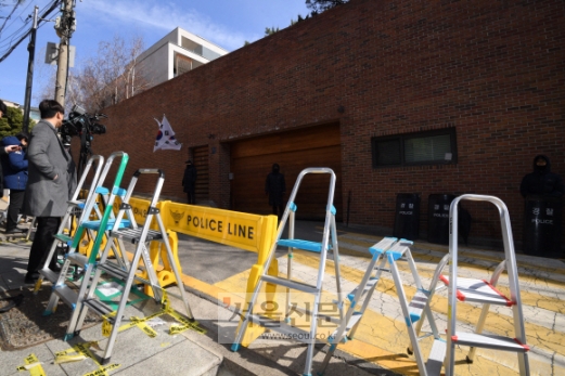 [서울포토] MB 자택앞 대기중인 취재진