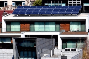 1230만원 상당 옷·명품백… 이팔성의 ‘초호화 로비’