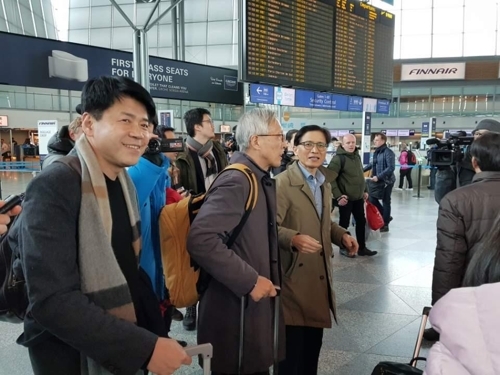 출국하는 한국 대표단 