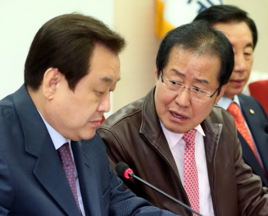 얘기하는 홍준표 대표와 김무성 위원장