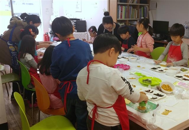 지난해 서울 서대문구가 혁신교육지구 사업으로 진행한 ‘미요미요 힐링교실’.  서대문구 제공