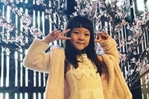 추사랑, 화이트원피스 입고 귀여운 포즈 ‘봄 분위기 물씬’