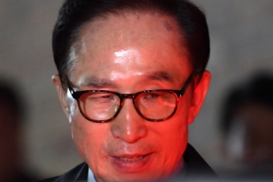구치소 가는 길…MB 인생에서 가장 참담했던 17분