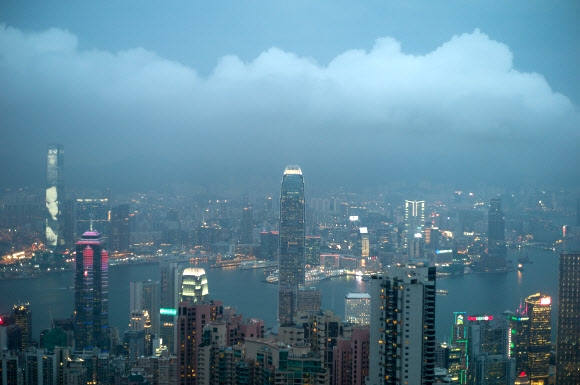빅토리아 피크에서 바라본 홍콩 시내의 모습. EPA 연합뉴스 