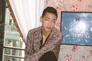 ‘나쁜녀석들’ 배우 지수, 프랑스 파리 화보 공개...‘남성미 폭발’