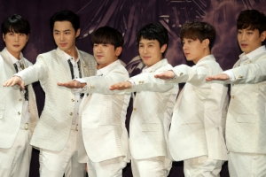 [포토] ‘우리는 신화입니다’…데뷔 20주년 기념 싱글 발매