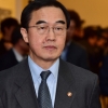 [서울포토] 국무회의 참석하는 조명균 통일부 장관