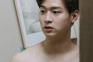 ‘시를 잊은 그대에게’ 첫방 장동윤, 상반신 노출 ‘반전 상남자 복근’