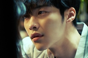 ‘위대한 유혹자’ 우도환, 문가영 벽에 밀치고 도발 ‘원망+분노 눈빛’