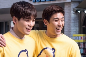 ‘으라차차 와이키키’ 김정현 강경준, 뜻밖의 브로맨스 ‘병아리 커플룩’