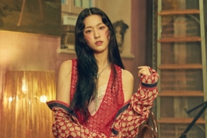 AOA 설현, 밀라노에서 ‘히피걸’로 변신...‘몽환적인 분위기’