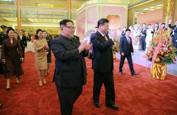 김정은 중국 방문…시진핑 주석, 인민대회당서 연회 개최