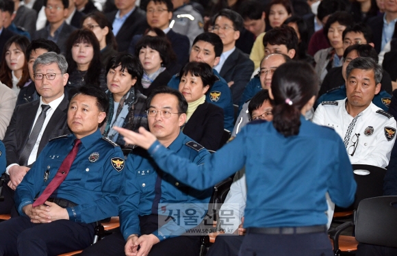 성폭력 예방 교육 받는 경찰청장
