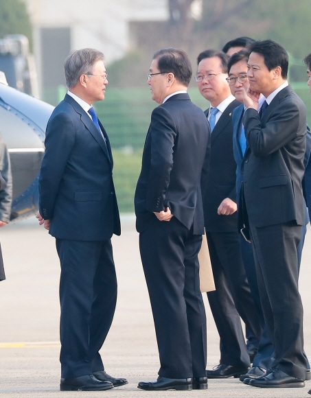 文대통령 순방 마치고 귀국 