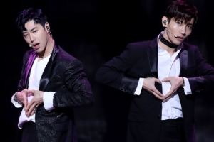 ‘컴백’ 동방신기, 멋짐 폭발 신곡 ‘운명’ 무대 첫 선
