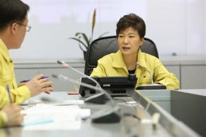 헌재 탄핵심판 “朴 성실한 직책 수행의무 저버렸다” 주목