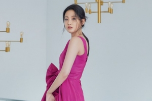 ‘김범 열애’ 오연서, 봄 소환하는 화보 “사랑에 빠진 미모”