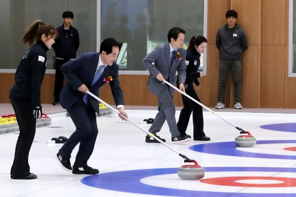‘경필~헐 병용~ 얍’… 컬링 도시 의정부로 오세요