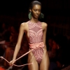 [포토] ‘시선강탈 각선미’ 나이지리아 모델 런웨이