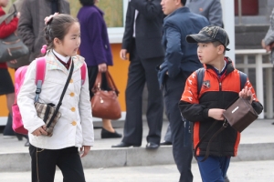 [포토] 하교하는 평양 학생들