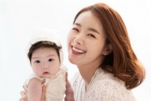 인교진♥소이현, 두 딸과 함께 한 가족사진 “행복 그 자체”