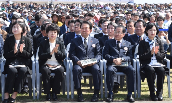 한자리에 모인 여야 5당 대표들 